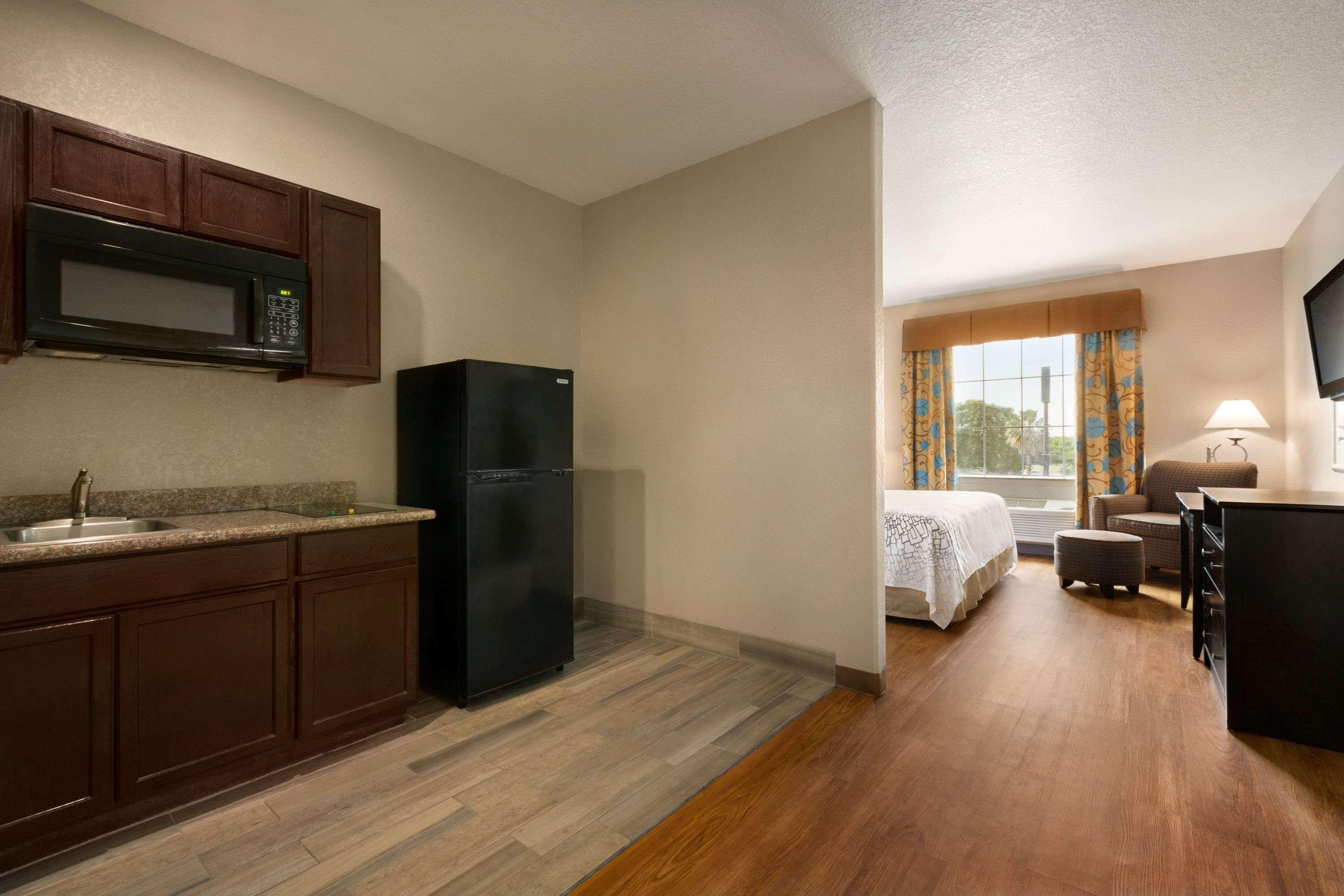 Studio 6 San Antonio - East Экстерьер фото